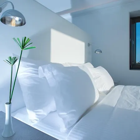 Azar Luxury & Villa Imerovigli (Santorini)