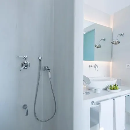 Azar Luxury & Villa Imerovigli (Santorini)