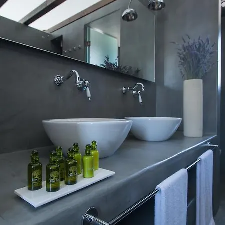 Azar Luxury & Villa Imerovigli (Santorini)