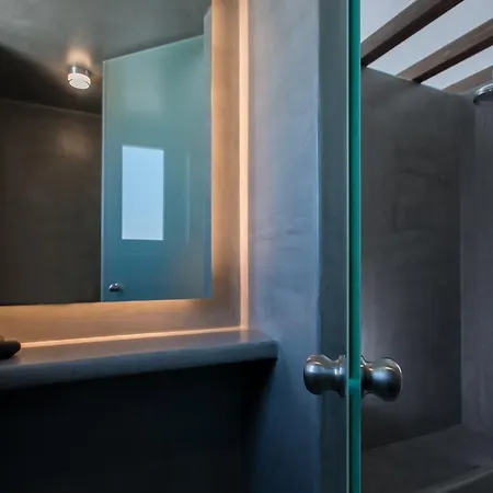 Azar Luxury & Imerovigli (Santorini)