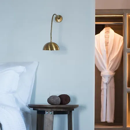 Azar Luxury & Imerovigli (Santorini)